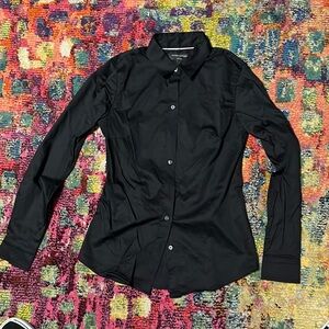 Slim fit black Banana Republic dress shirt women’s size 0. Perfect
